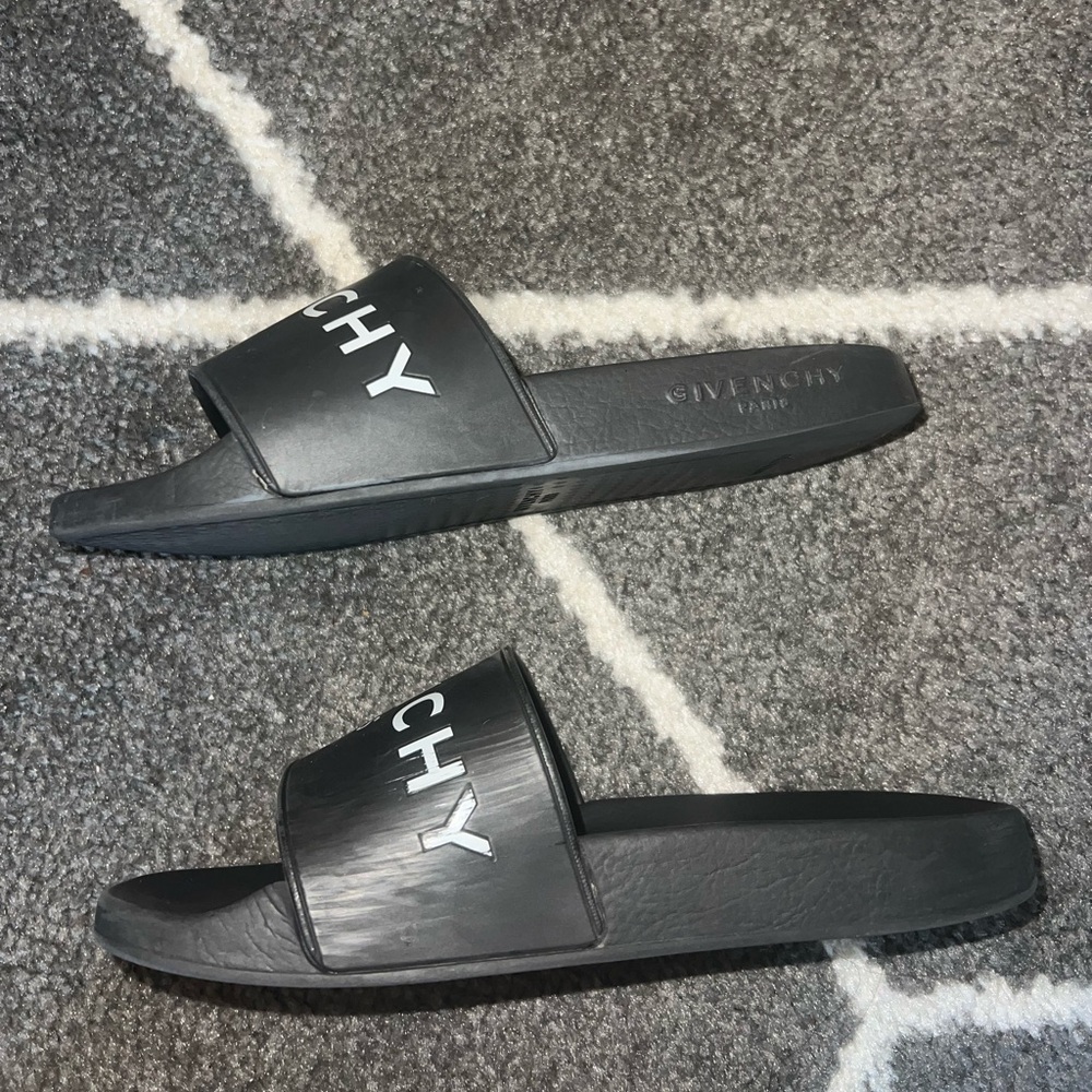 Givenchy Black and White Logo Slides - Picture 7 of 11